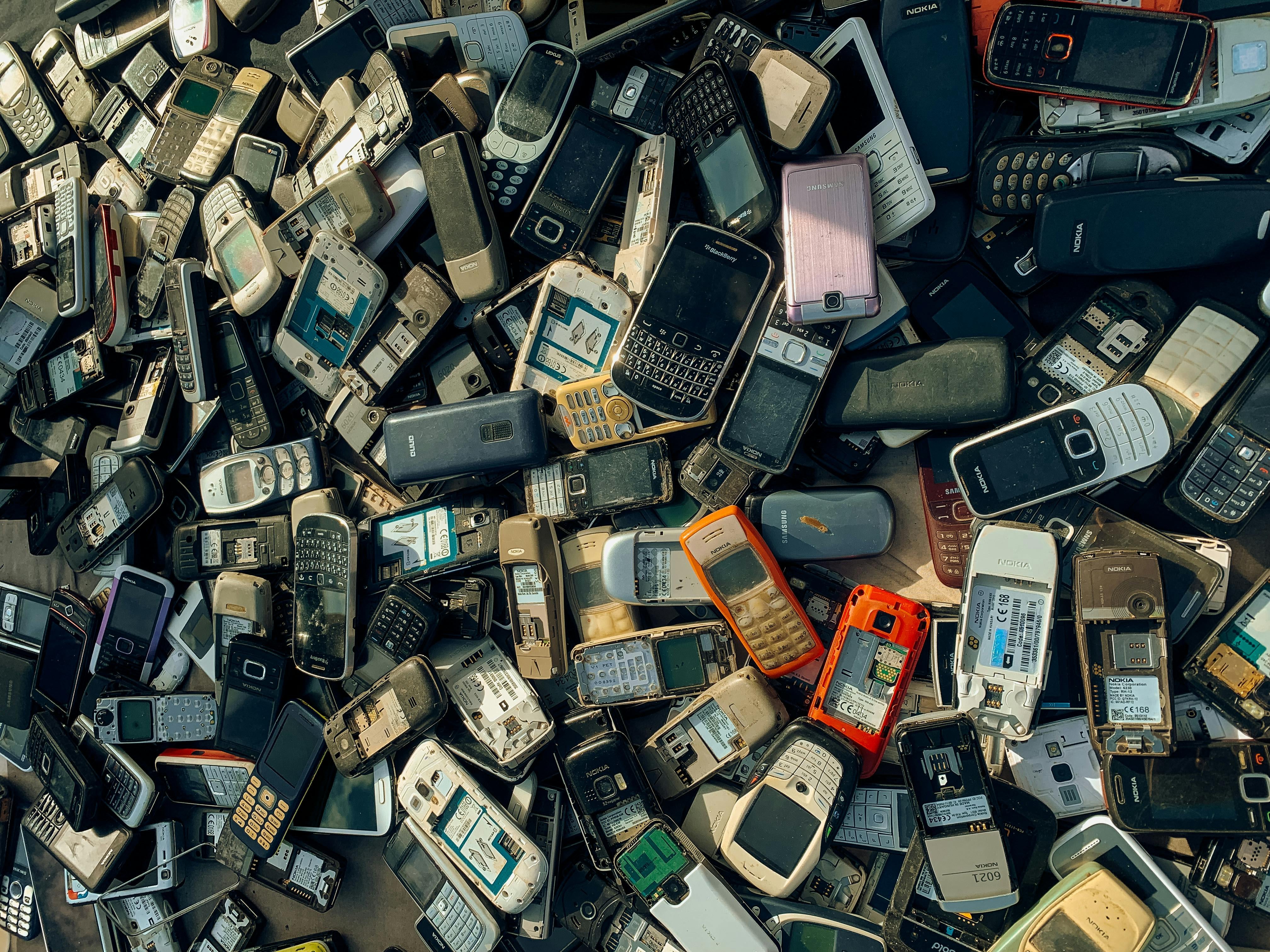 Reusable electronics and circuit boards for circular supply